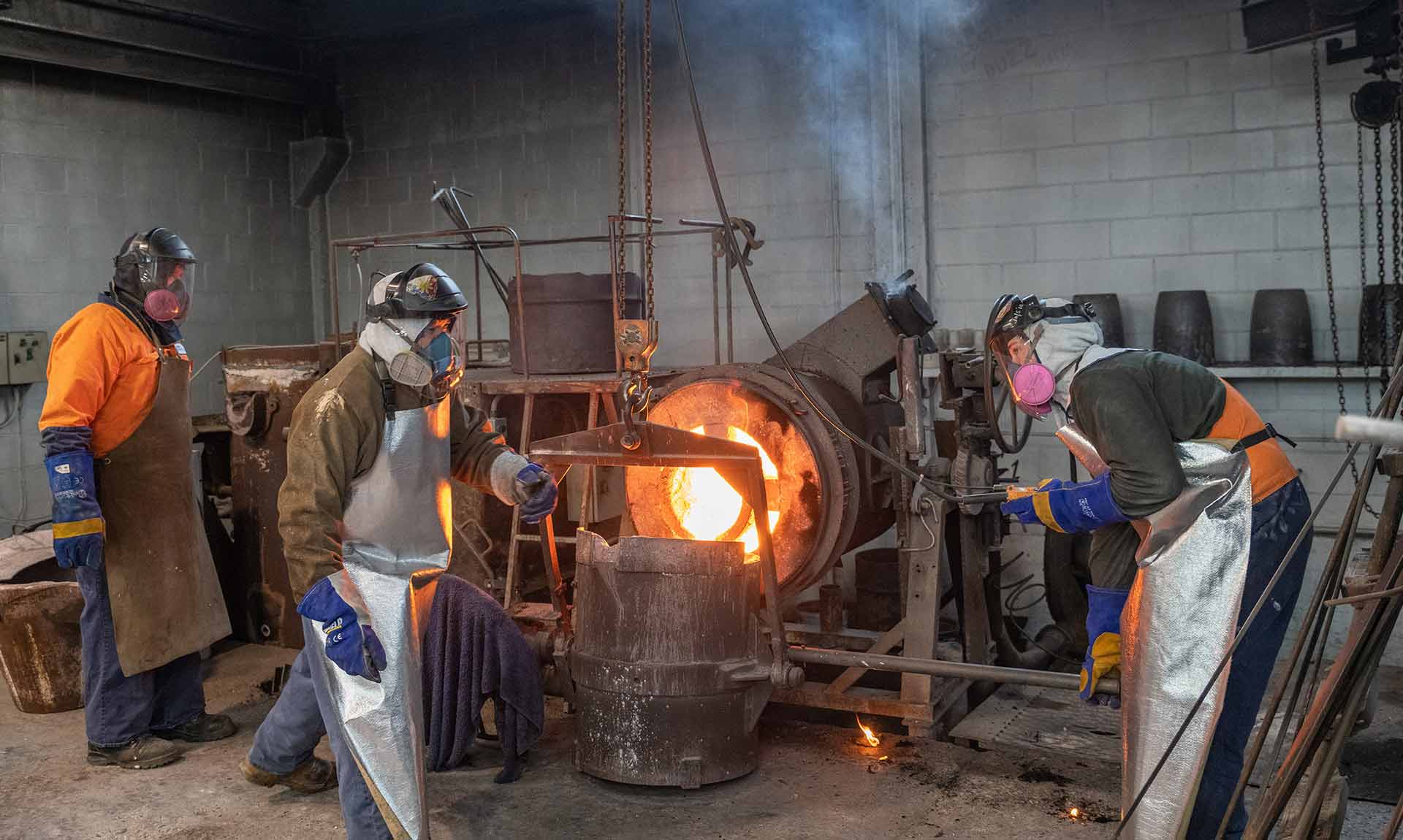 Pouring the moulten bronze into the crucible